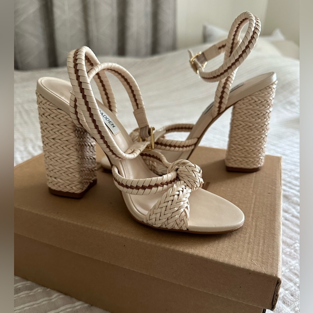 NWT STEVE MADDEN strappy block heels